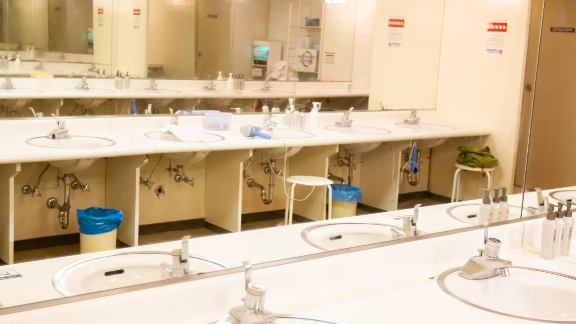 Capsule Hotel Asahi Plaza Shinsaibashi - Men'S Only Osaka