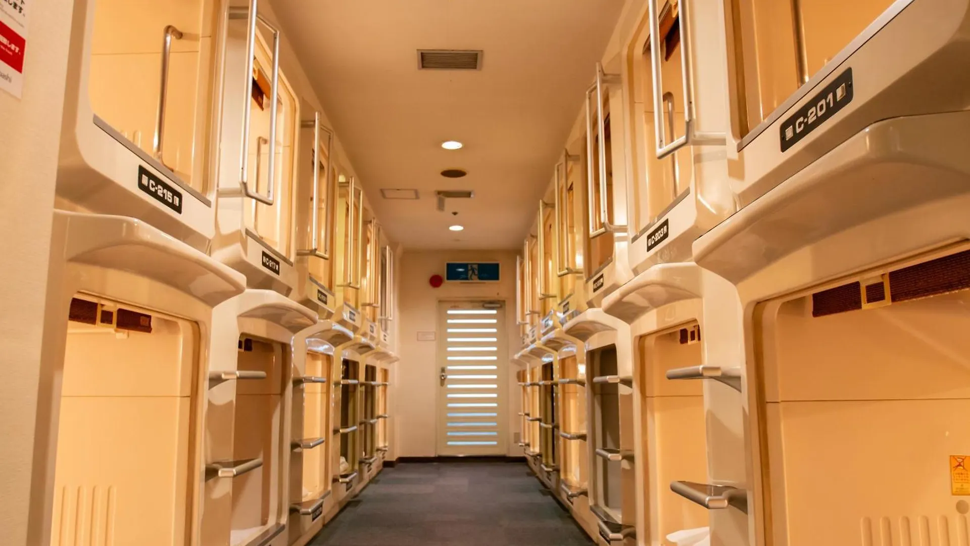Capsule Hotel Asahi Plaza Shinsaibashi - Men'S Only Osaka Japan