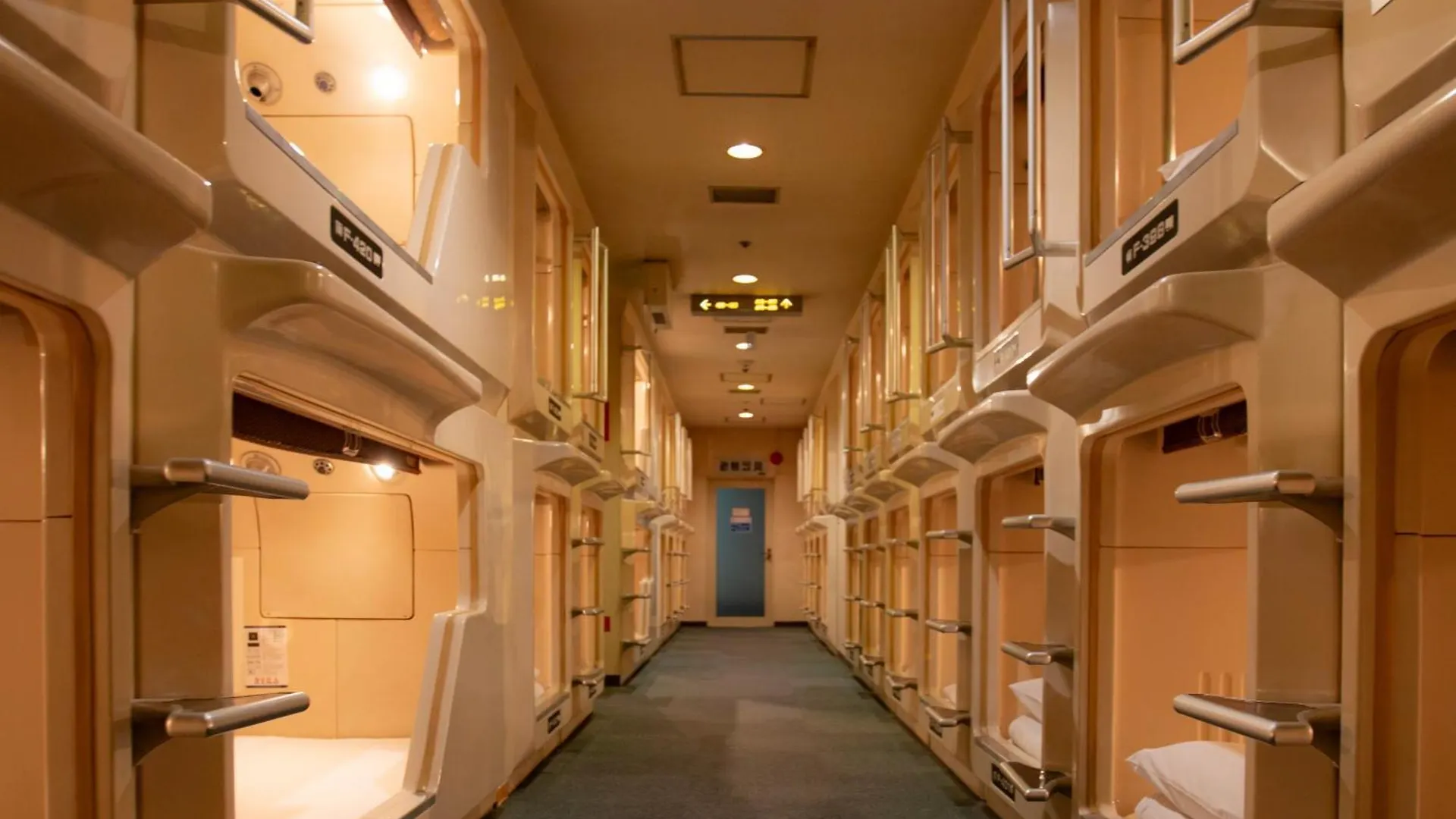 Capsule Hotel Asahi Plaza Shinsaibashi - Men'S Only Osaka