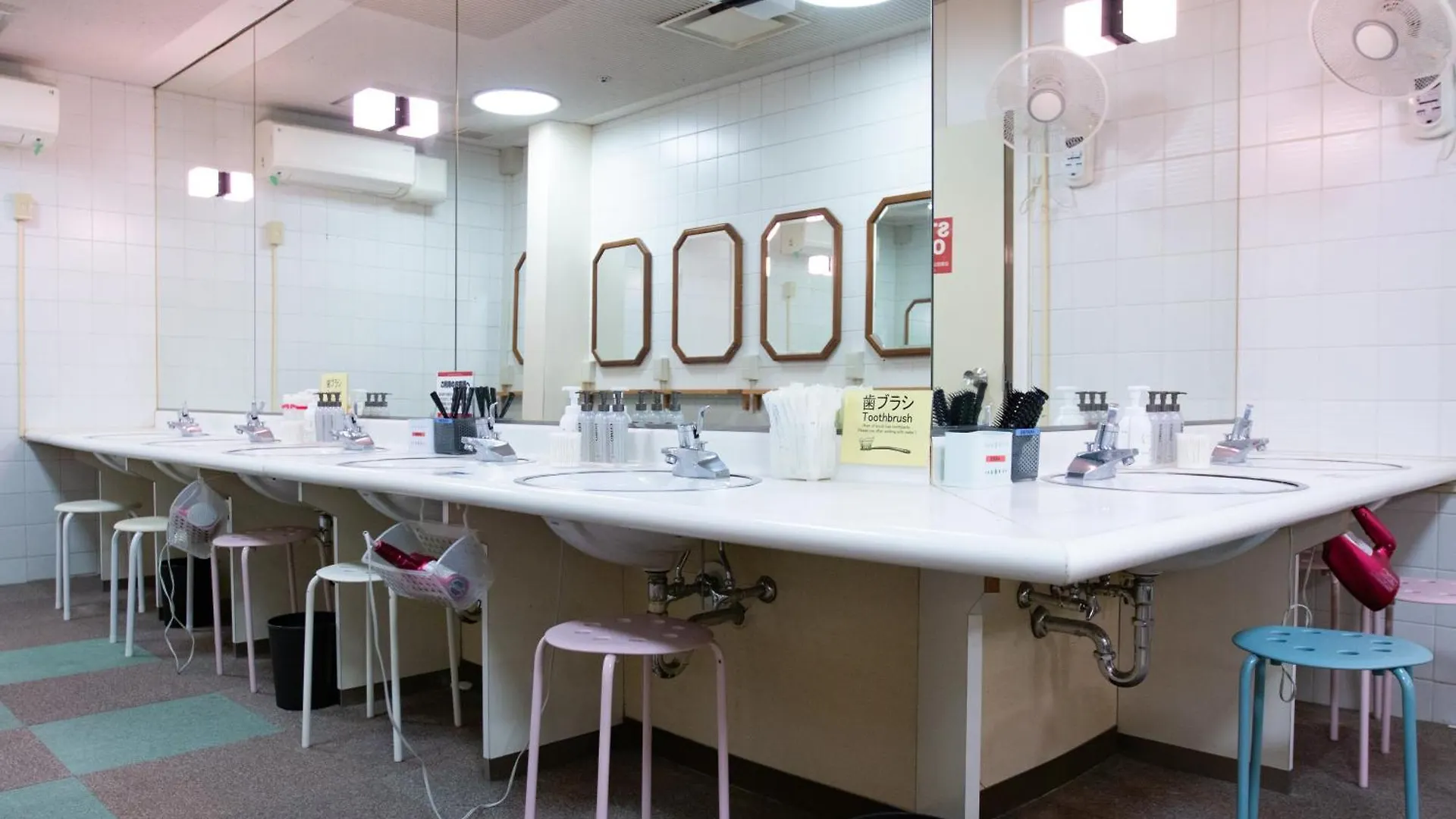 Capsule Hotel Asahi Plaza Shinsaibashi - Men'S Only Osaka Japan