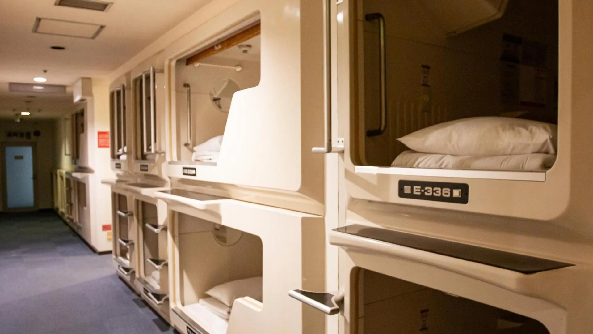 Capsule Hotel Asahi Plaza Shinsaibashi - Men'S Only Osaka Japan