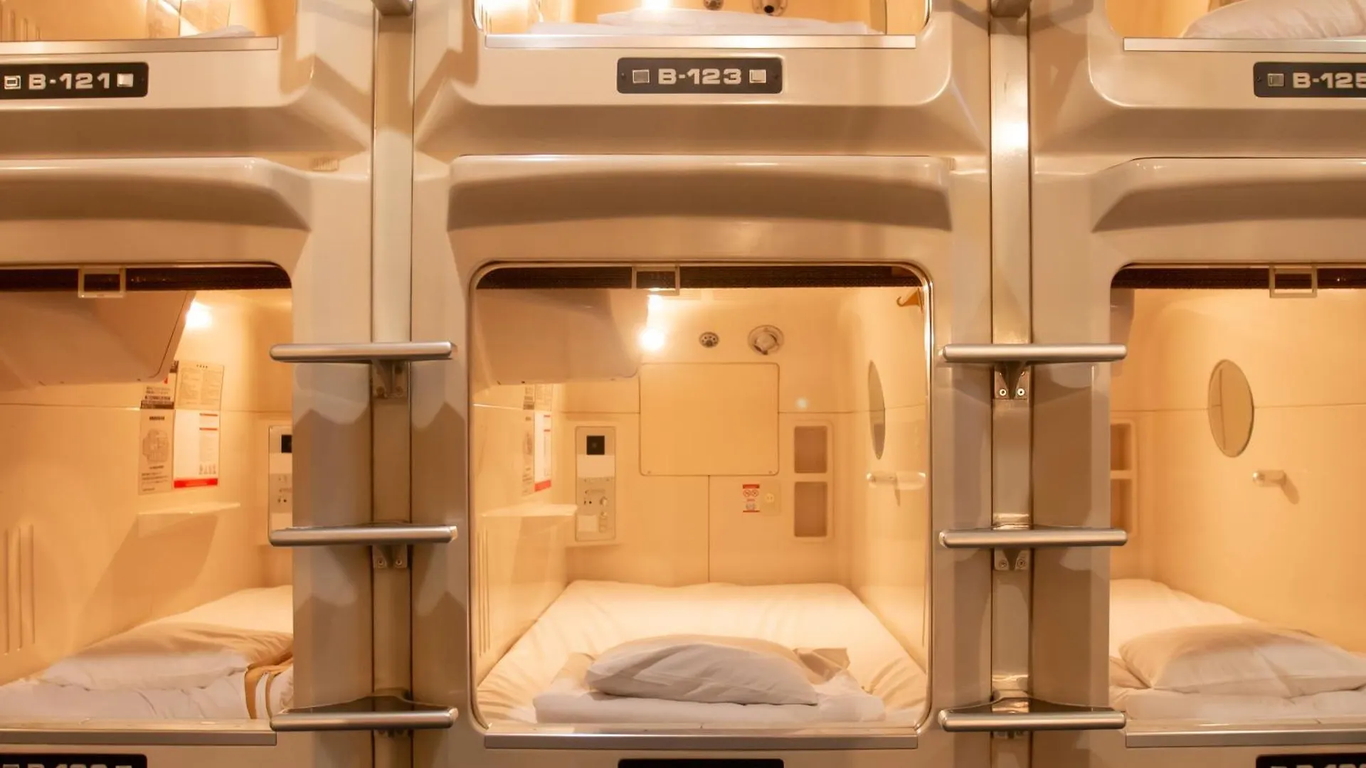 Capsule Hotel Asahi Plaza Shinsaibashi - Men\'S Only location